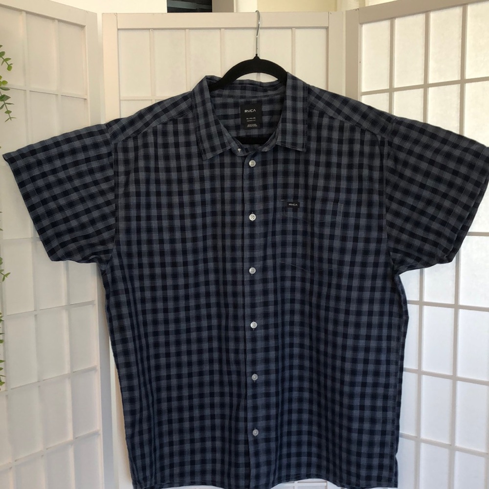 RUCA Men’s S/S Button Down Shirt in Like New Condition XL
